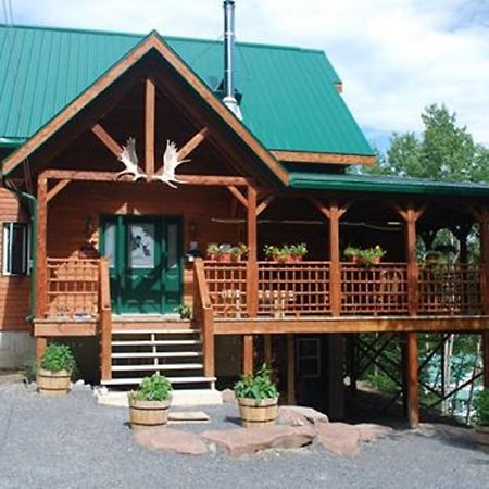 Auberge De La Riviere Matapedia - Matapedia River Lodge Routhierville Exteriör bild