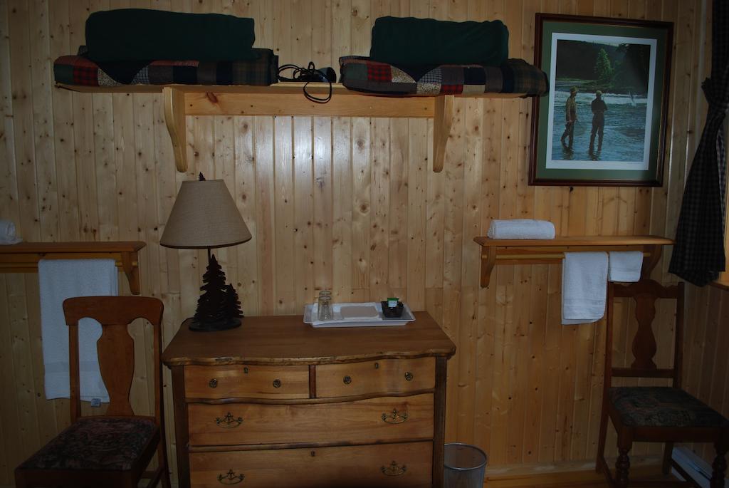 Auberge De La Riviere Matapedia - Matapedia River Lodge Routhierville Rum bild