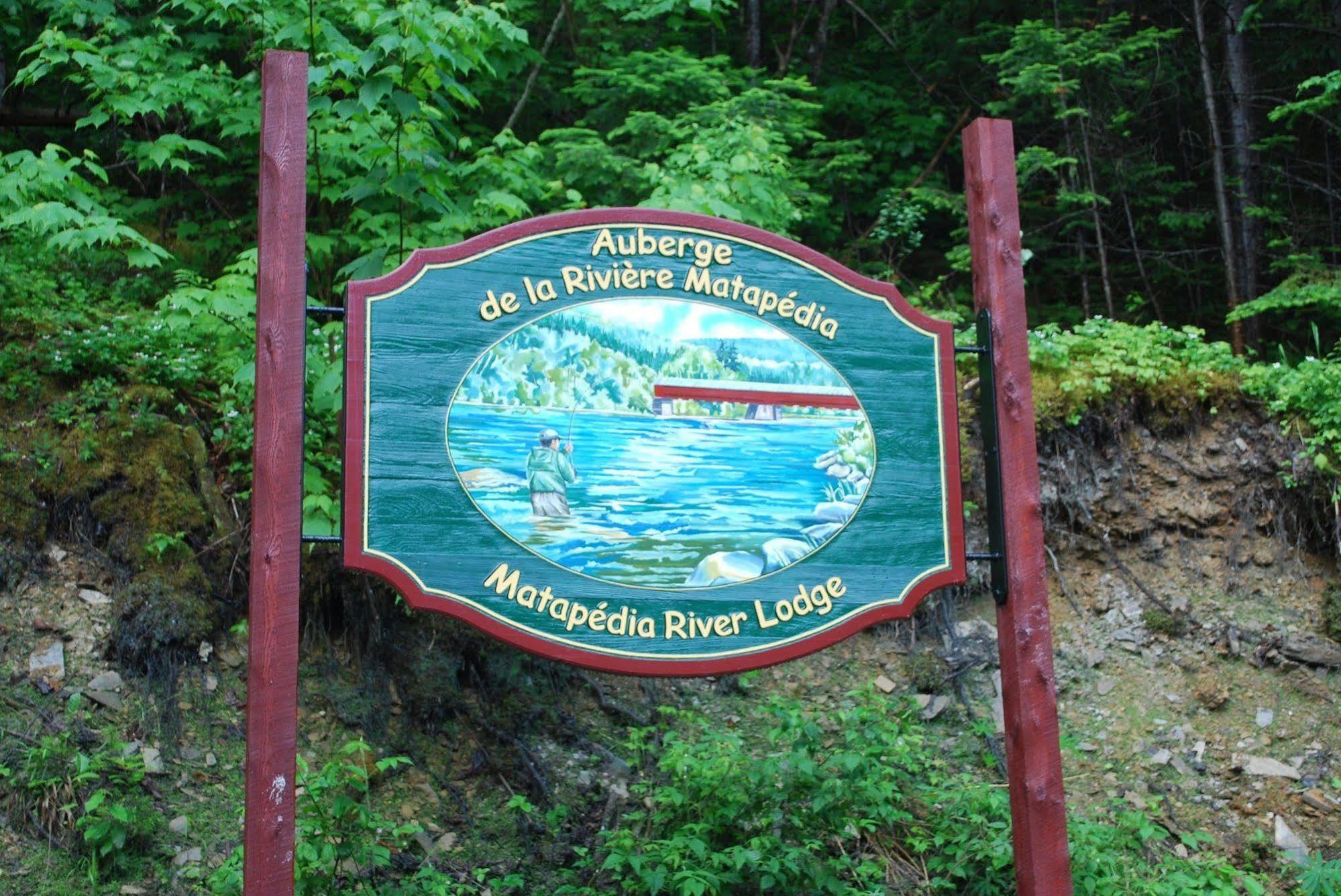Auberge De La Riviere Matapedia - Matapedia River Lodge Routhierville Exteriör bild