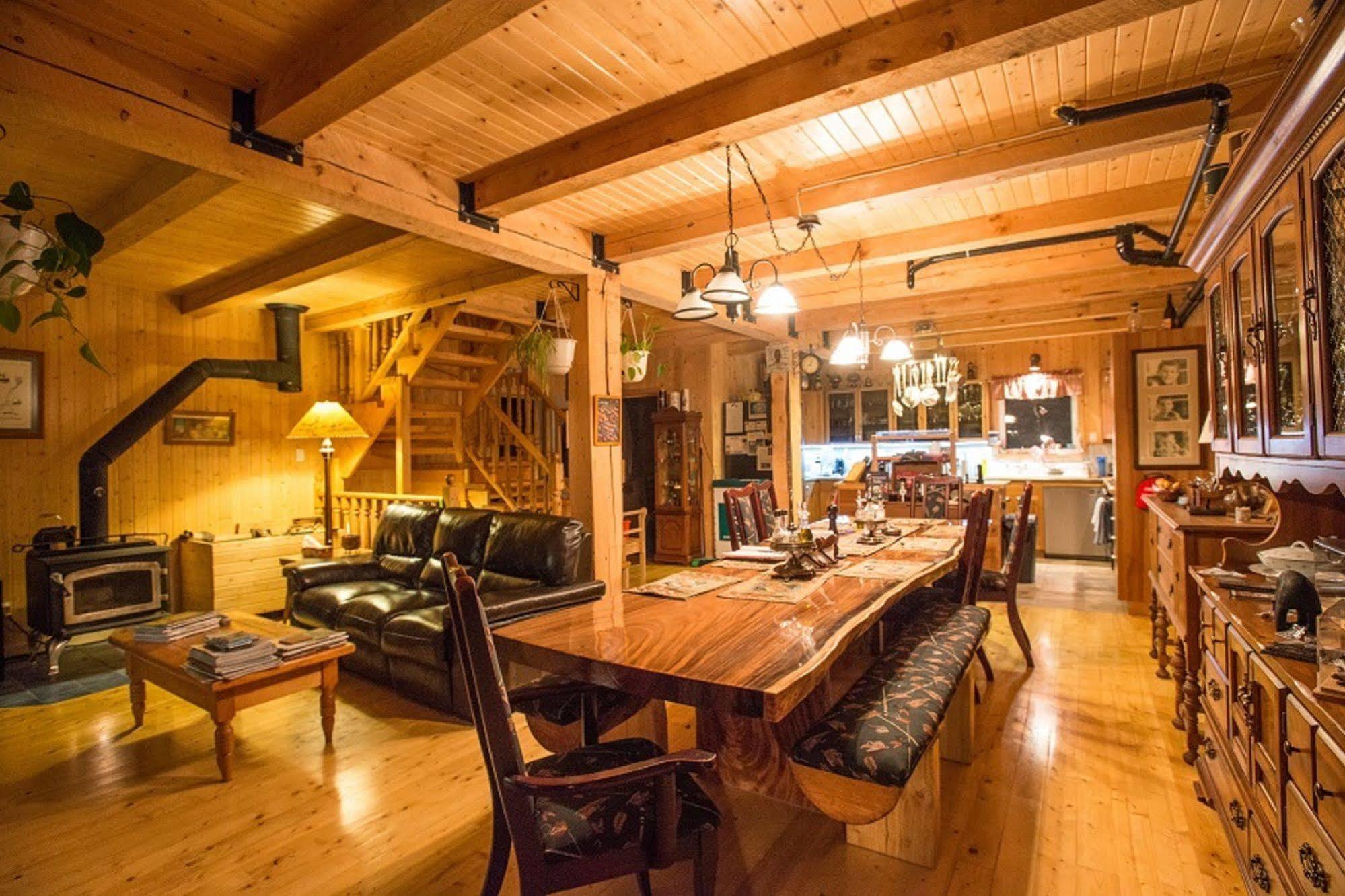Auberge De La Riviere Matapedia - Matapedia River Lodge Routhierville Exteriör bild