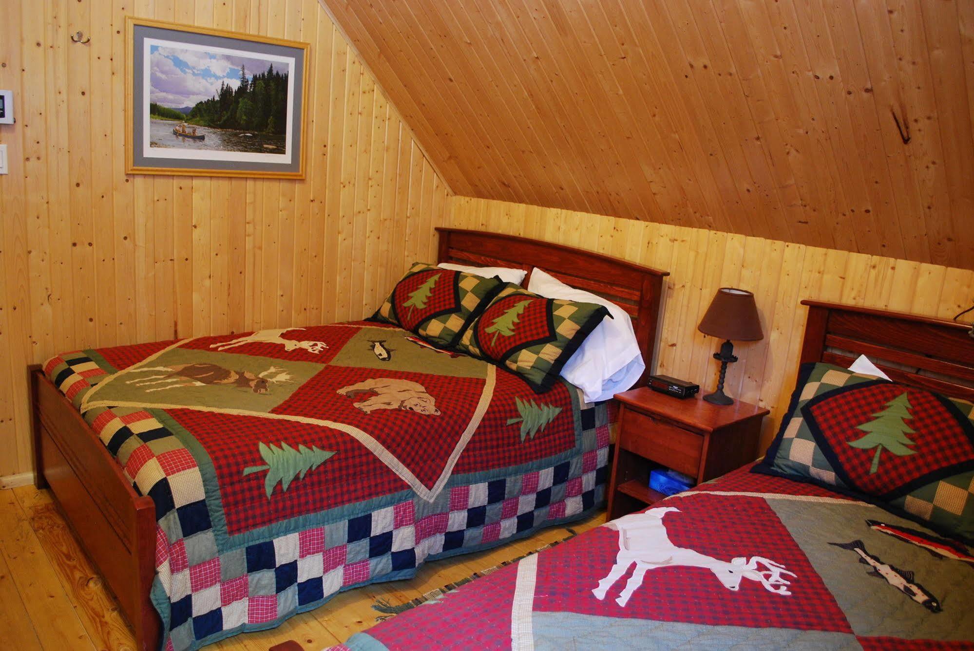 Auberge De La Riviere Matapedia - Matapedia River Lodge Routhierville Exteriör bild