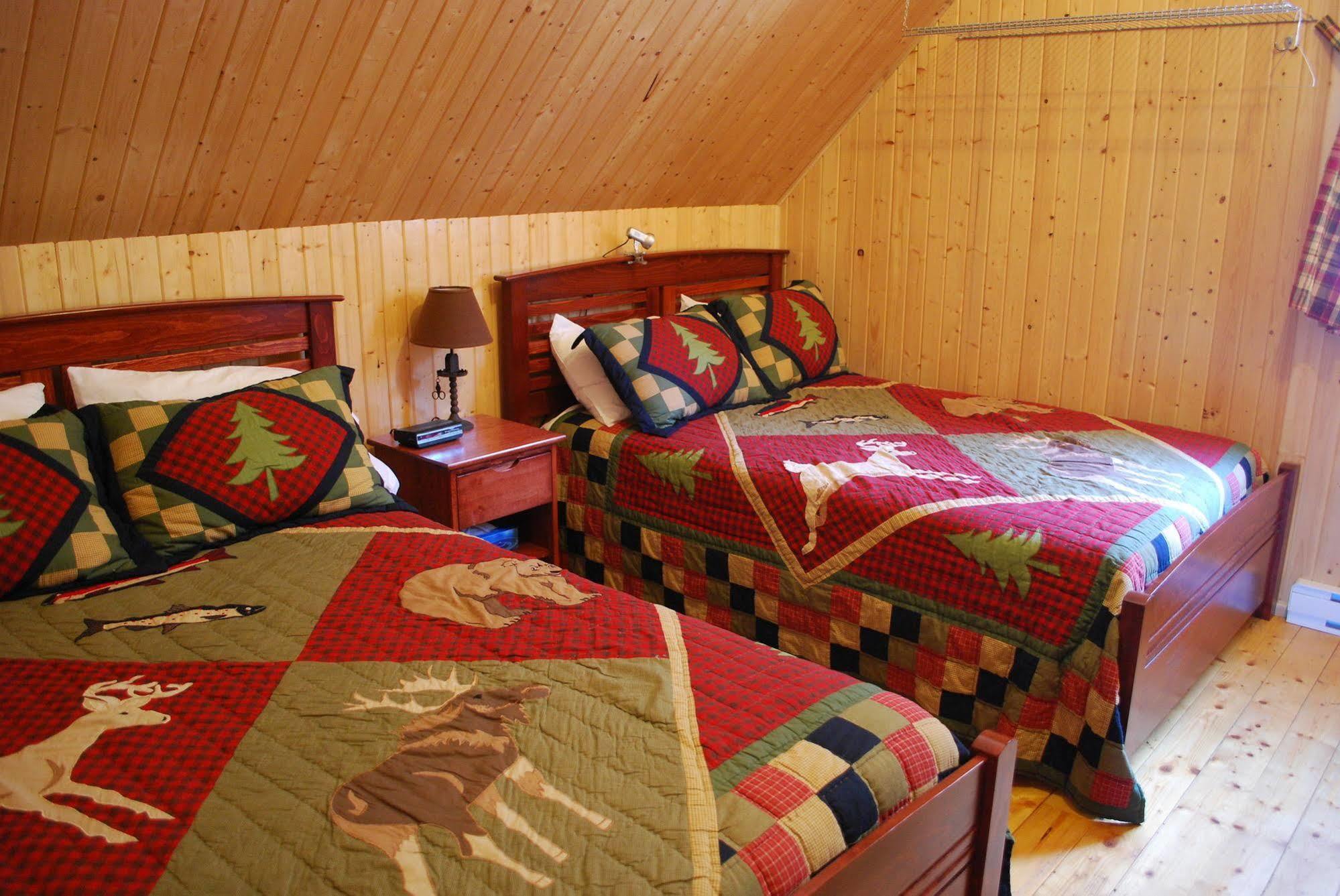 Auberge De La Riviere Matapedia - Matapedia River Lodge Routhierville Exteriör bild