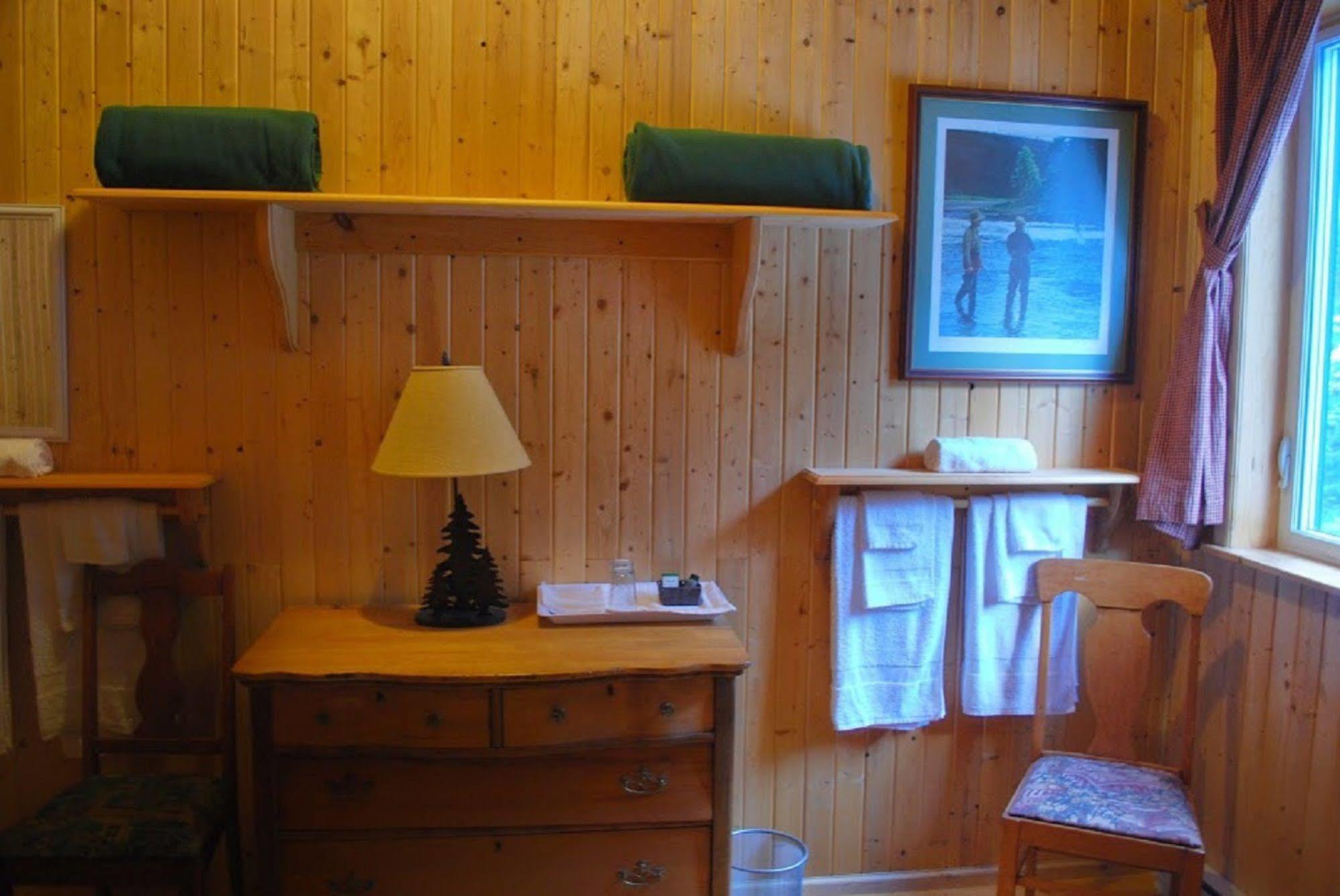 Auberge De La Riviere Matapedia - Matapedia River Lodge Routhierville Exteriör bild