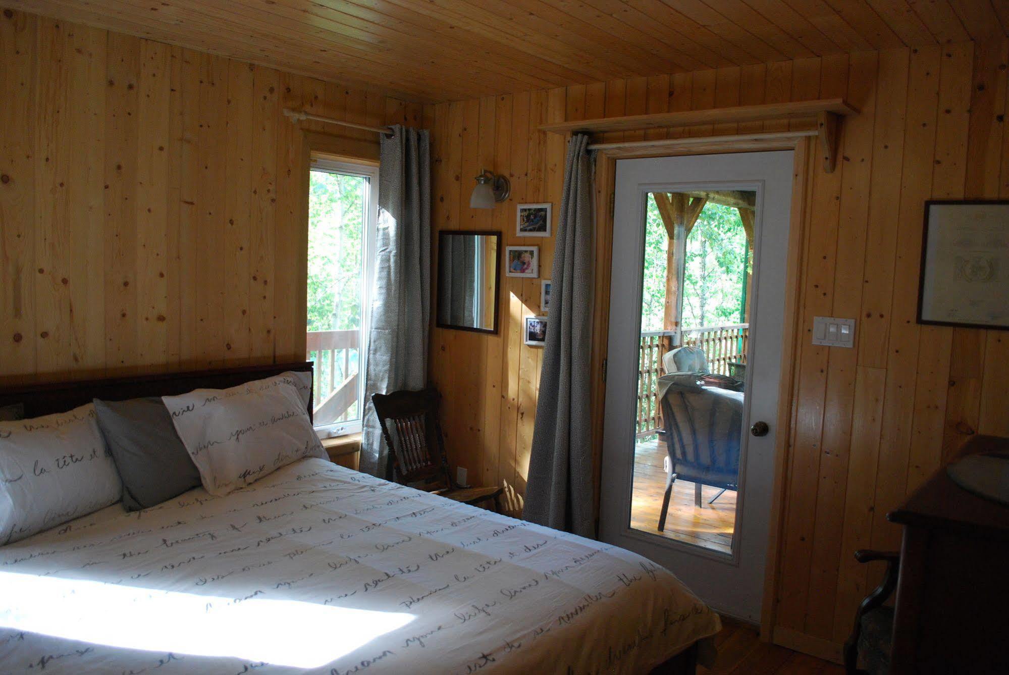 Auberge De La Riviere Matapedia - Matapedia River Lodge Routhierville Exteriör bild