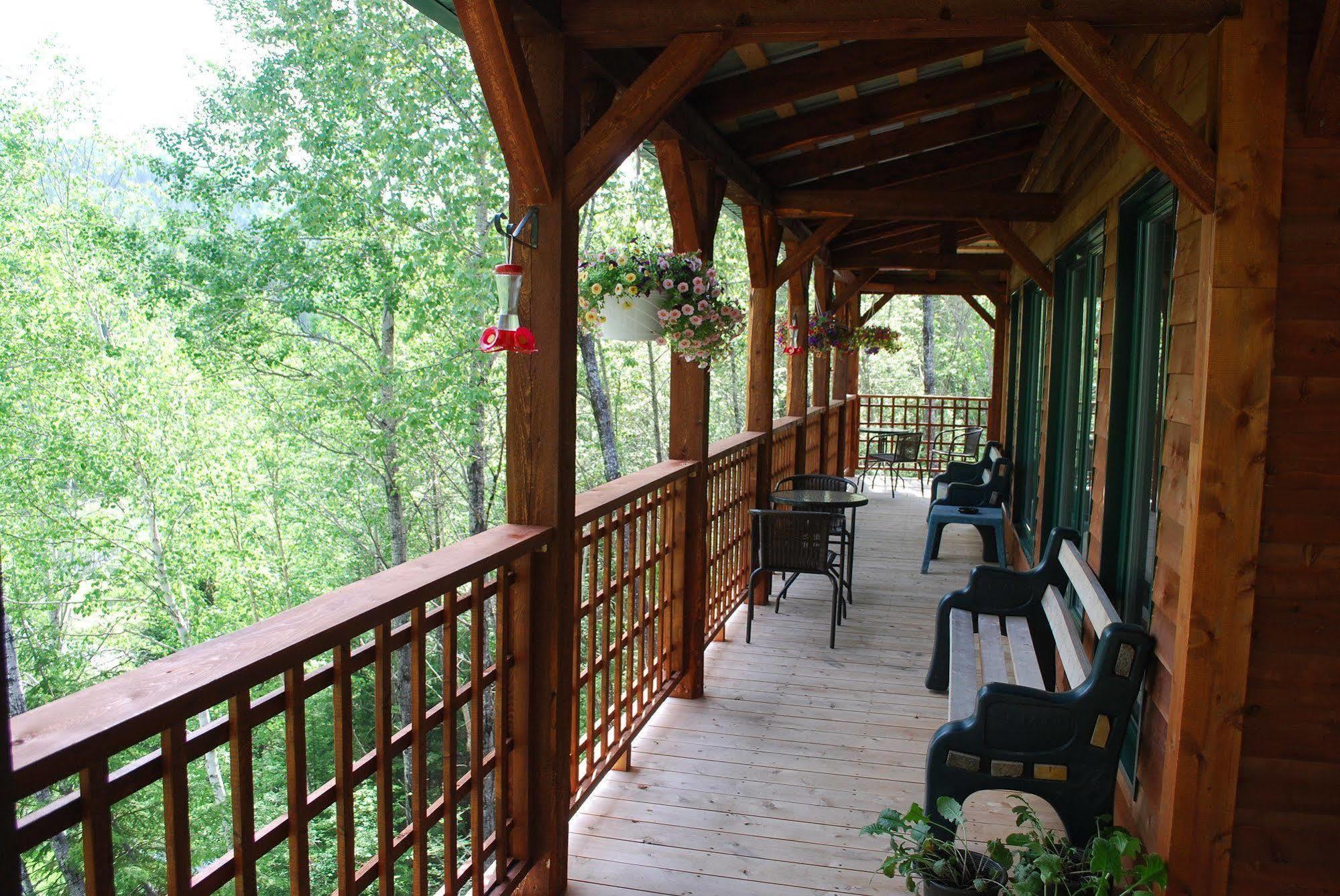 Auberge De La Riviere Matapedia - Matapedia River Lodge Routhierville Exteriör bild